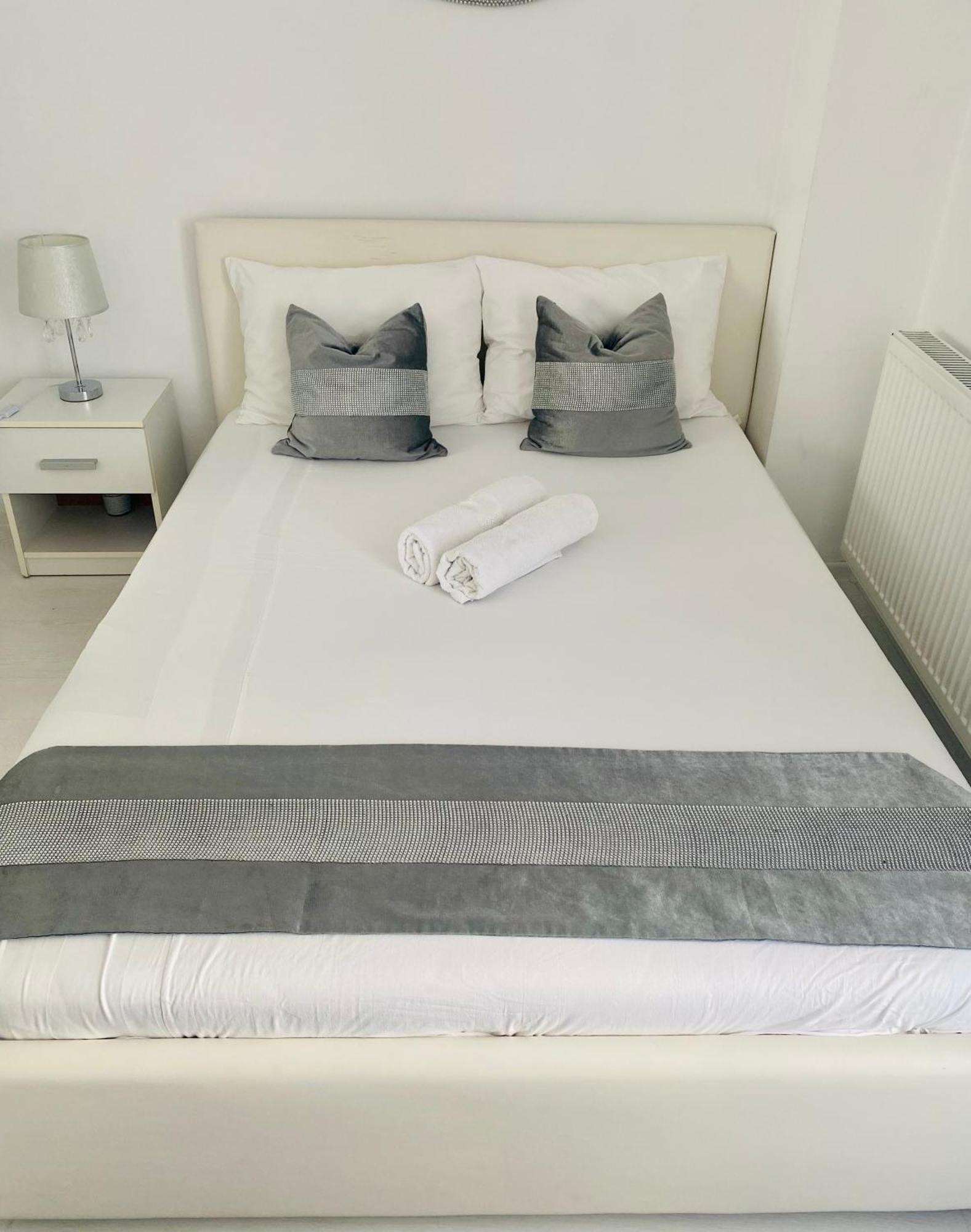 White Luxury Apartment 锡比乌 外观 照片